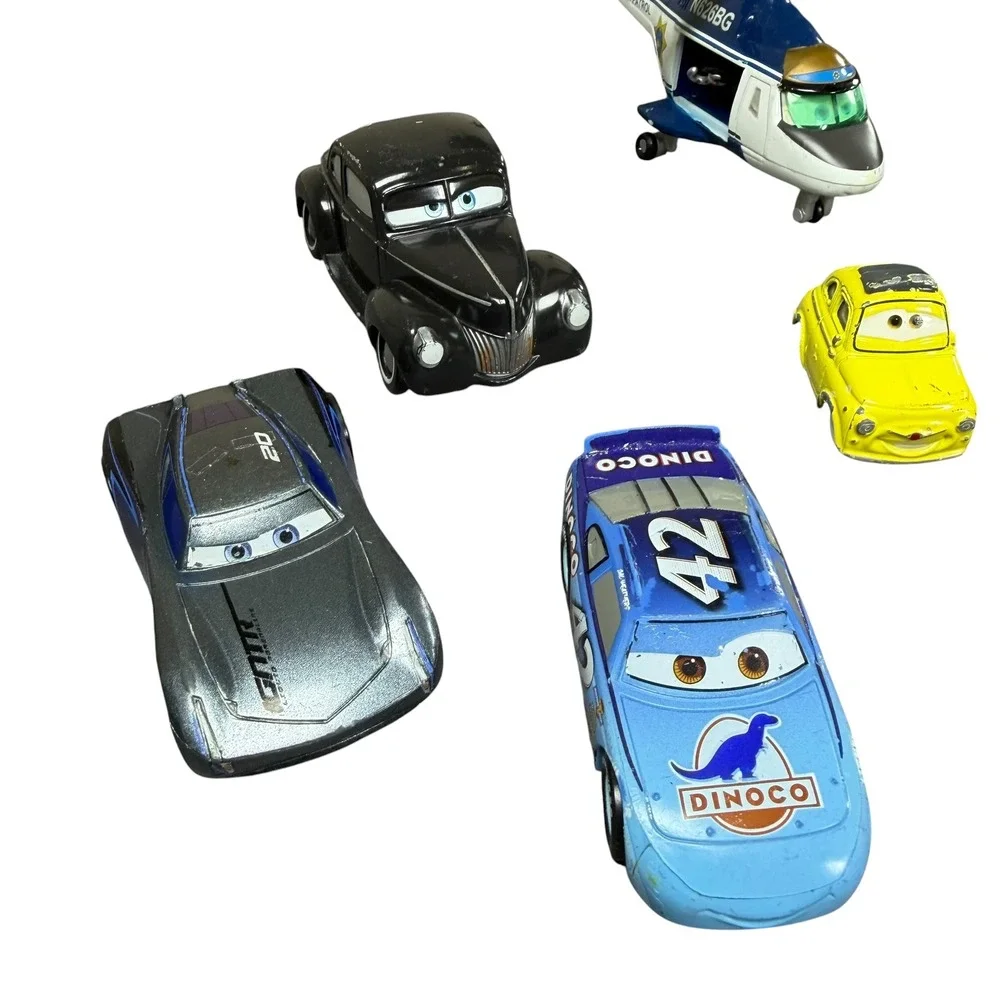 Disney Pixar Cars Lot Mix of Plastic and Diecast Lightning McQueen Mater